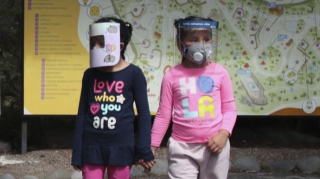 Professordan xəbərdarlıq: Uşaqlar da maska taxmalı 