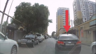 Nə dayanan kimi dayanır, nə də sürür: Sürücülərə maneə yaratdı - VİDEO