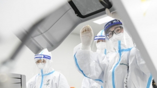 İnsanların yarısında COVID-19-a qarşı anadangəlmə immunitet ola bilər