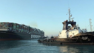 Süveyş kanalından keçid rüsumu artırıldı