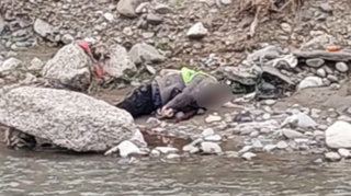 Çay sahilində meyit tapıldı - FOTO 