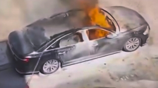 Bakının mərkəzində “AUDİ” yanıb kül oldu - VİDEO 