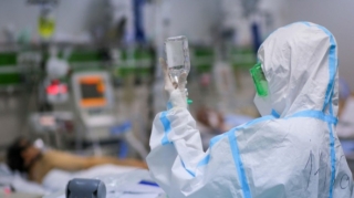 Azərbaycanda məşhur infeksionist həkim koronavirusa yoluxdu: VƏZİYYƏTİ AĞIRDIR 