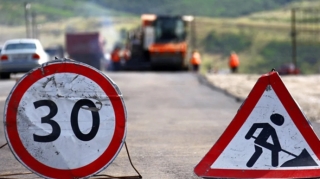 В центре Баку просела дорога - ФОТО 