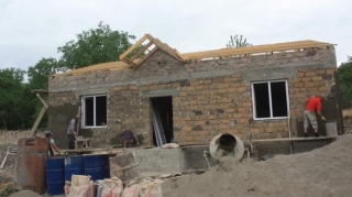 Ermənilər 43 çoxuşaqlı ailə üçün Laçında ev tikir – FOTO 