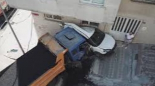 İdarəetmədən çıxan yük maşını 6 avtomobili belə əzdi – VİDEO 