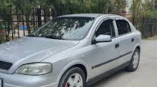 Maşını onun evinin qarşısında saxladığına görə qonşusunu döydü  