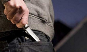 Bakıda narkoman marketdən oğurluq edib Polisə bıçaq çəkdi