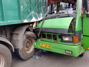 Sərnişin avtobusu yük maşını ilə toqquşdu - 22 yaralı