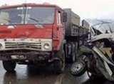 Minik avtomobili "KamAZ"a çırpılıb, sürücü ölüb