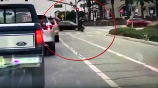 Elektrikli velosipedlə qayda pozan yeniyetmə qızlar cəzalandırıldı – Velosiped yandı - VİDEO 