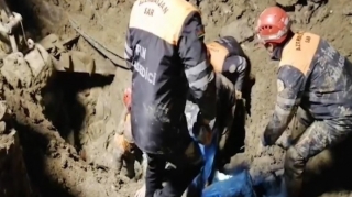 Qaradağda torpaq uçqunu oldu - Ölən və yaralanan var - VİDEO