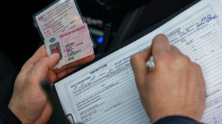 Rusiyada sürücülük vəsiqəsi məhkəməsiz də ləğv edilə biləcək 