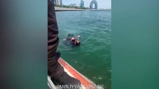 Dənizdə batma təhlükəsində olan şəxs xilas edilib - VİDEO