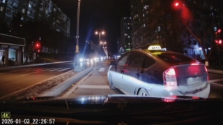 Xətaidə “Prius” sürücüsü qoçuluq edib yol kəsir – 77-TL-980 - VİDEO 