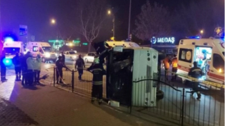 Mikroavtobusa aşıb, 10 nəfər xəsarət alıb 