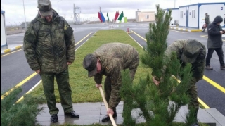 Türk və rus hərbçilər Birgə Monitorinq Mərkəzinin ərazisində ağac əkiblər  - FOTO