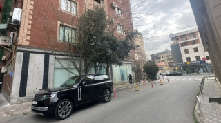 Bakıda "Land Rover"in sürücüsü həyəti özününküləşdirdi — FOTOLAR 
