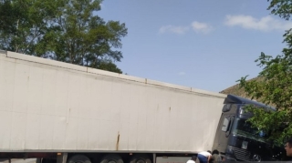 Oğuzda "TIR"ın qəzaya düşməsi nəticəsində bağlanan yol açılıb  