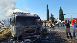 Şəmkirdə otla dolu yük maşını yandı - FOTO 