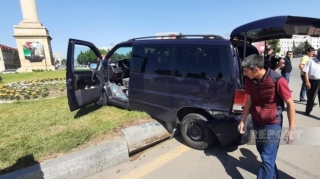 В Гяндже микроавтобус попал в аварию  - ФОТО