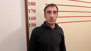 Araq içib narkotik qəbul etdi, "avtoş"luq edib "ruçnoy" çəkdi; həbs olundu - VİDEO  