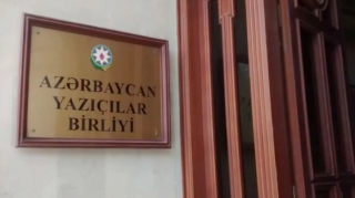 Yazıçılar Birliyinə qəbul dayandırıldı 