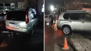 В Хырдалане водитель подвез ребенка в школу и ради удобства припарковался на тротуаре — ВИДЕО 