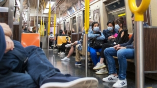 ABŞ-da ictimai nəqliyyatda maska ​​taxmaq tələbi ləğv edilib 