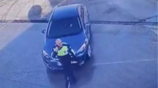 YDM-in qarşısında telefonla danışan yol polisini maşın vurdu – ANBAAN VİDEO 