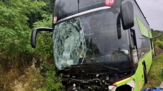 Almaniyada sərnişin avtobusu qəzaya uğradı 