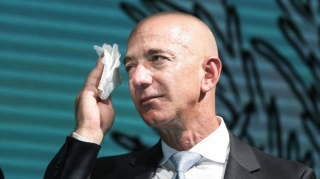 Ceff Bezos "Amazon"un baş direktoru vəzifəsindən gedib