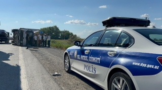 Kürdəmirdə ağır yol qəzası: "Ford"un üstü qopdu - FOTOLAR 