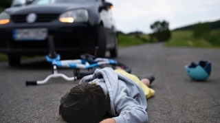 Naxçıvanda 10 yaşlı uşağı avtomobil vurub 