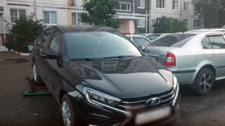 Yeddi yaşlı qız maşınla qəza törətdi; sərxoş atası cərimələndi - VİDEO 