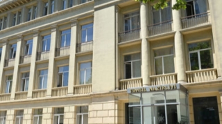 Nazirlikdən müəllimləri şalvar geyinməyə qoymayan direktorla bağlı AÇIQLAMA 