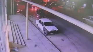В Баку женщину и ее внука сбил автомобиль  - ВИДЕО
