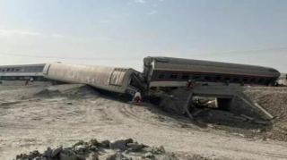 İki qatar toqquşdu - 3 ölü, 29 yaralı  