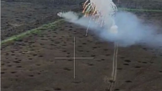 Ukraynada Rusiyanın zirehli texnika karvanı məhv edildi  - VİDEO