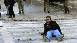 В снежную погоду в Баку пострадали 84 человека 