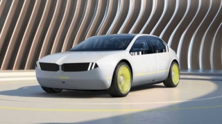 "BMW" Las Veqasda "i Vision Dee" konseptini nümayiş etdirib 