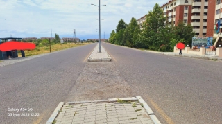 Bu qəsəbədə piyada keçidi yoxdur - Sakinlərin həyatı TƏHLÜKƏDƏDİR   - VİDEO