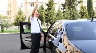 Prezident məktəbdəki təmir işləri ilə tanış olub  - FOTO