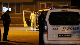 İstanbulda polis maşınına atəş açıldı 