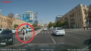 Bu cür məsuliyyətsizliyə görə piyadalar yol qəzalarının qurbanına çevrilirlər - VİDEO