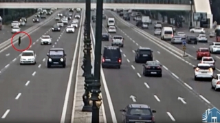 Bakıda özünü maşının qabağına atan piyada belə vuruldu - DYP xəstəxanaya çatdırdı - VİDEO 