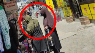 Bakıda cibgir bacıların görüntüləri yayıldı: Tanınmamaq üçün baş örtüyündən istifadə ediblər - VİDEO - FOTO