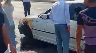 Prospektdə qadın sürücü “BMW”ni bordürə çırpdı    - VİDEO