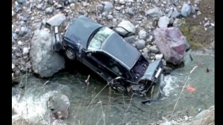 Lənkəranda “Mercedes”  kanala aşdı: Sürücü öldü 