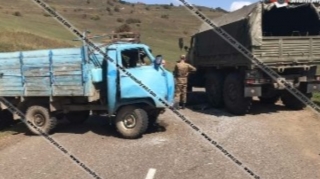 Ermənistan ordusunun “Ural”ı “Uaz”la toqquşdu;  3 nəfər xəsarət aldı - FOTO